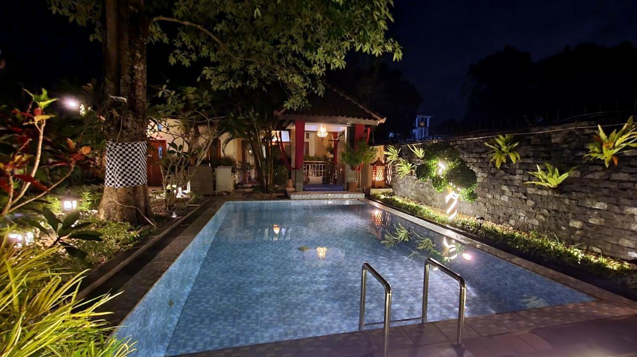 Villa Rosseno - Evelyn Private Pool And Garden Yogyakarta Dış mekan fotoğraf